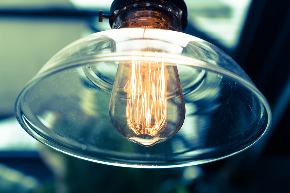 Luz representando a dissipação de eletricidade estática com o uso de produtos antiestáticos em ambientes industriais.