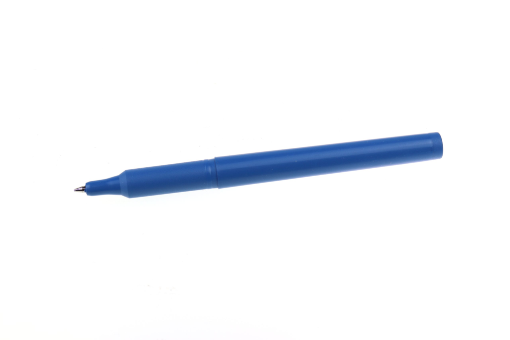 Canetas detectáveis utilizadas em ambientes industriais para evitar contaminação na linha de produção.