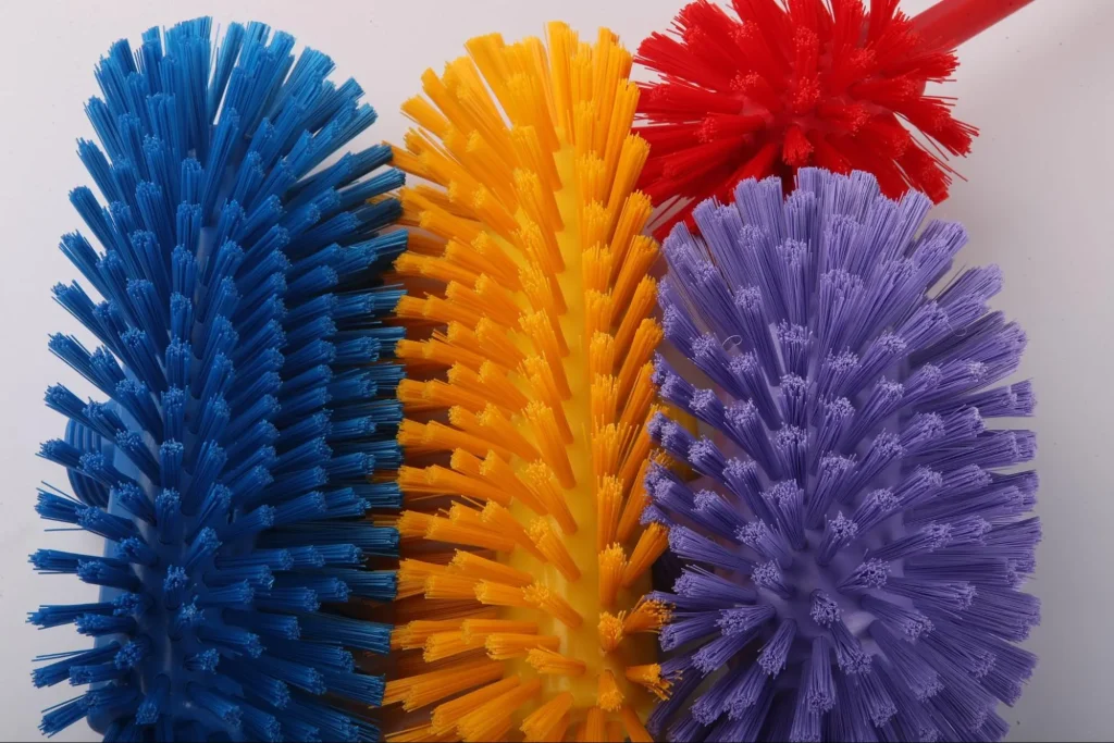 escovas da Brasmo seguindo o código das cores que ajudam em como evitar contaminação cruzada.