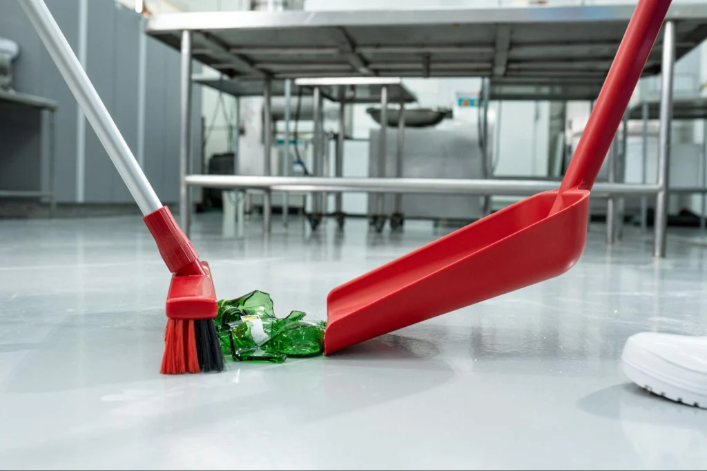cabos e vassouras ergonômicos que ajudam a manter a validade do pgr 